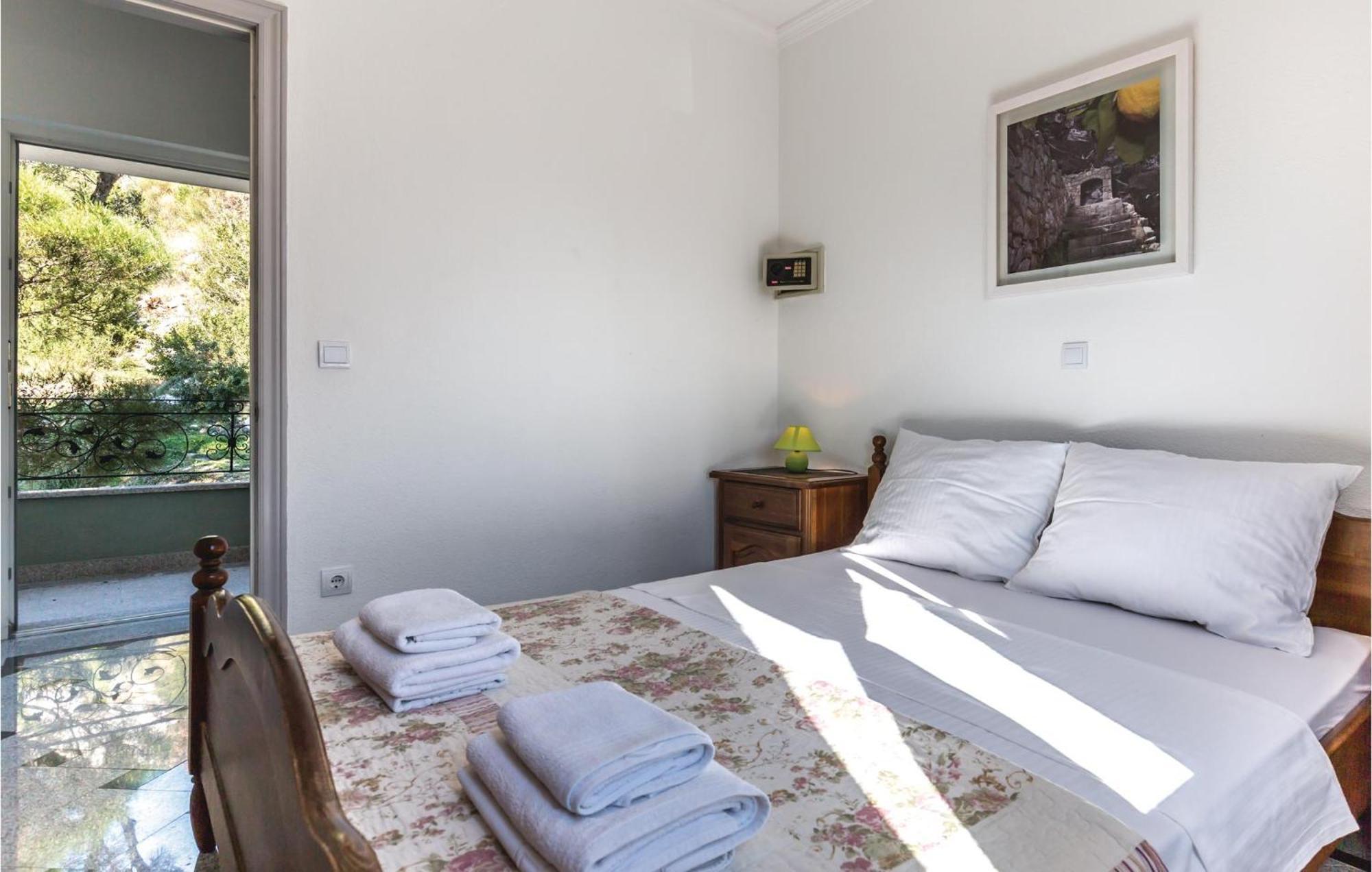 Amazing Apartment In Makarska With House Sea View מראה חיצוני תמונה