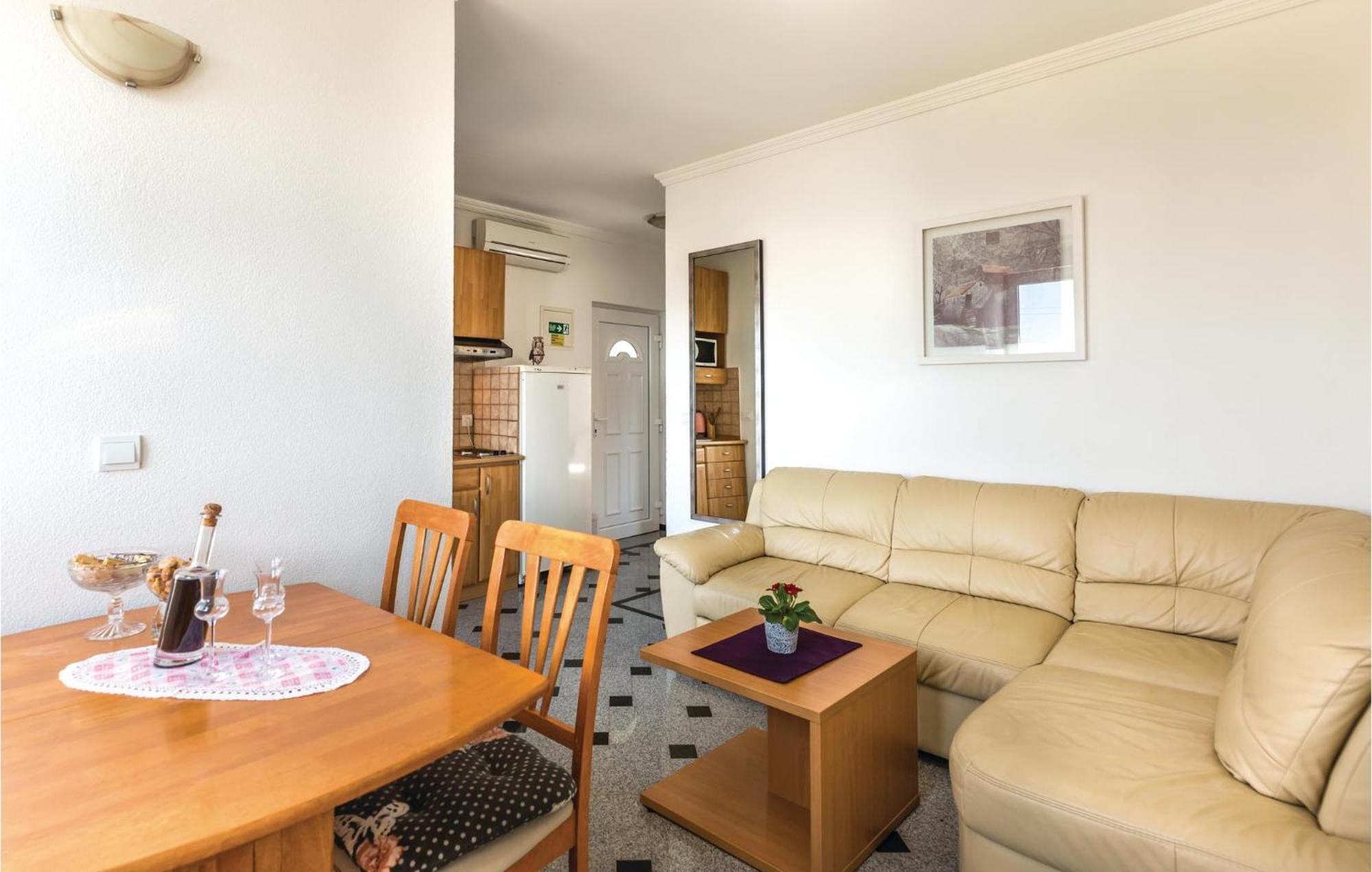 Amazing Apartment In Makarska With House Sea View מראה חיצוני תמונה