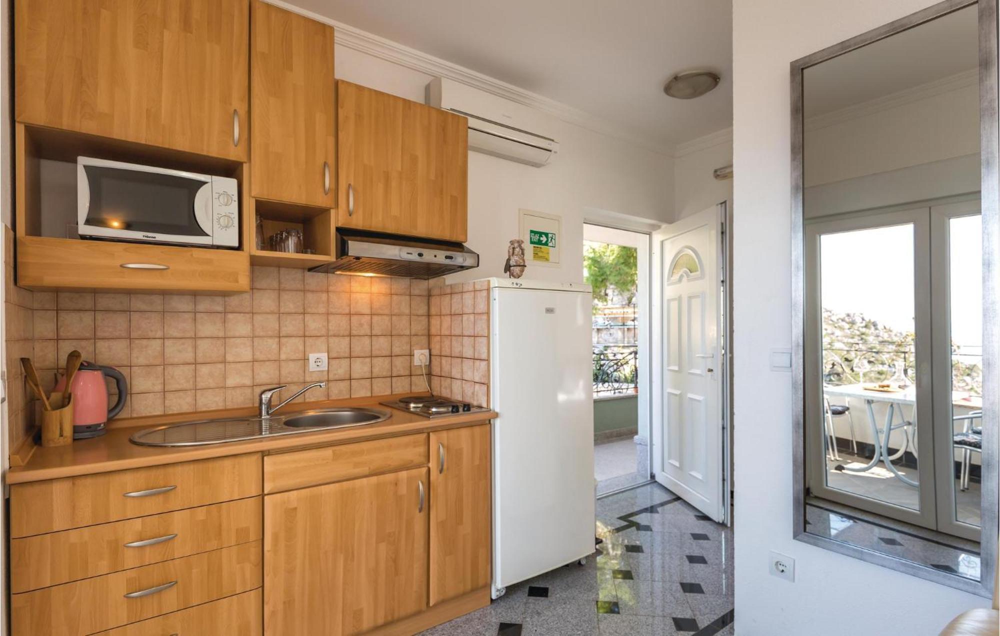 Amazing Apartment In Makarska With House Sea View מראה חיצוני תמונה