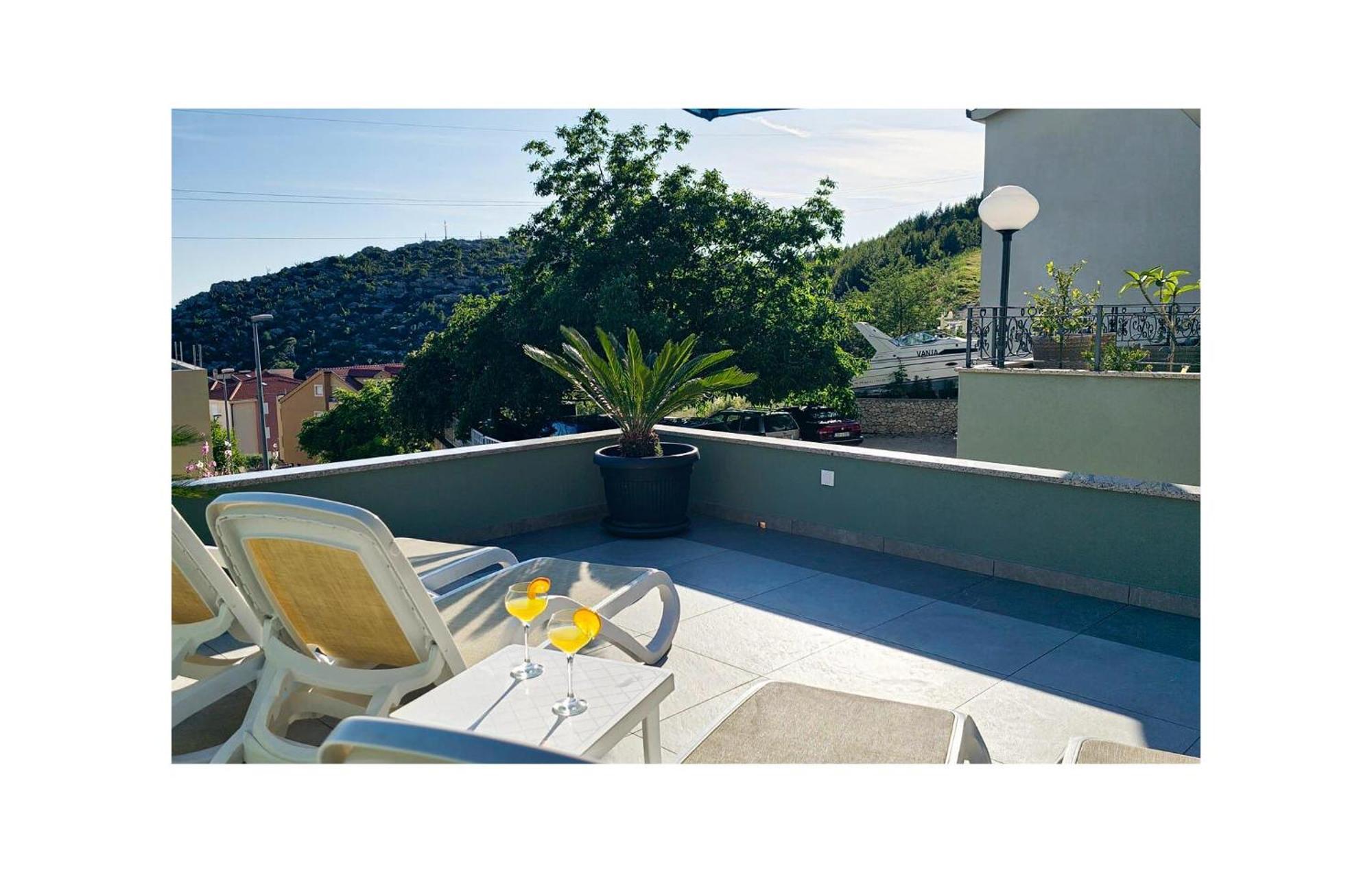 Amazing Apartment In Makarska With House Sea View מראה חיצוני תמונה
