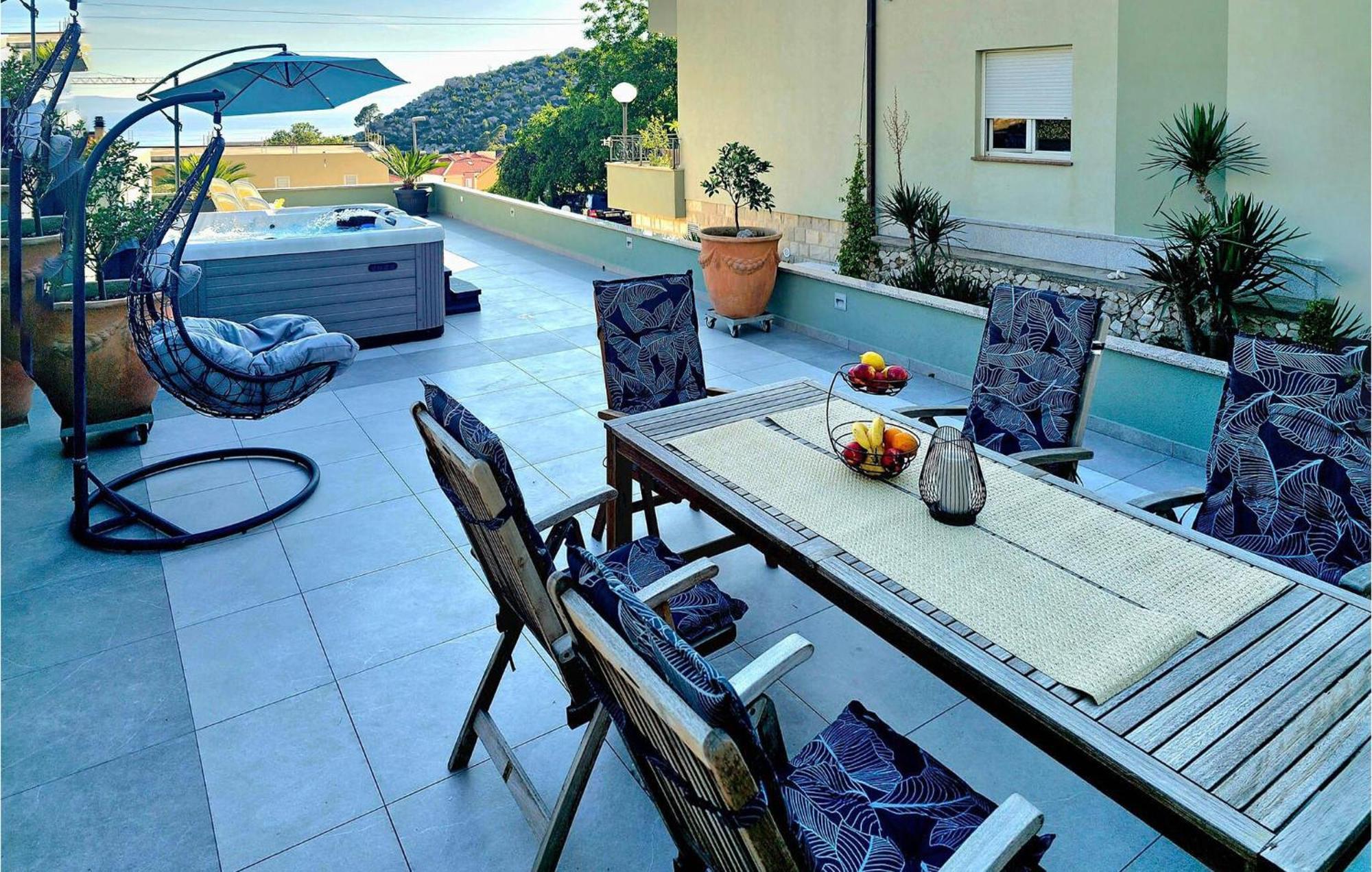 Amazing Apartment In Makarska With House Sea View מראה חיצוני תמונה